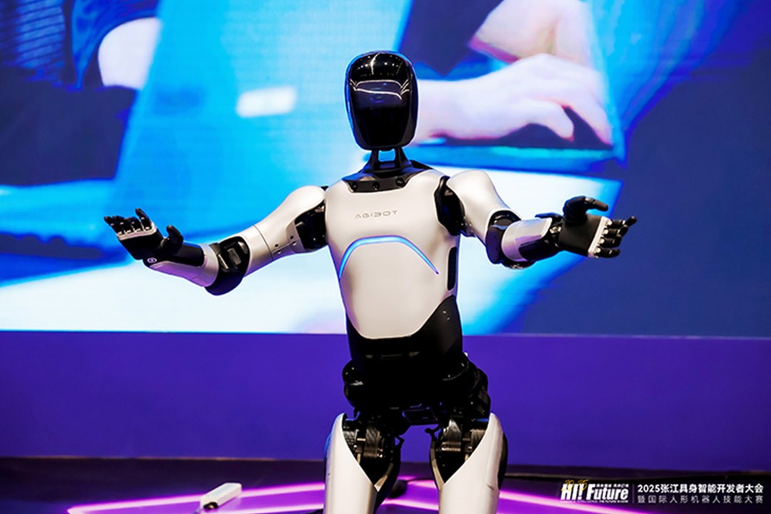 jcjc5500公海远征A2成全球首个同时拥有中美欧认证的人形机器人